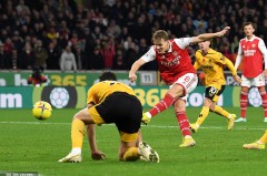 拉什福德欧冠闪耀：曼联弃将变巴萨救星，转会争议引热议