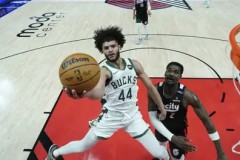 快船助教范甘迪点赞：科林斯、大洛、保罗防守力撑快船防线